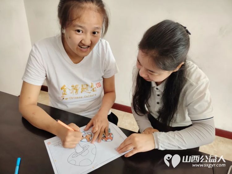 手拉手向前走画美陪伴更美 吕梁市离石区青年志愿者协会携手中国太平在吕梁市弘益心青年服务中心与心青年们开启了一场爱心之旅 - 第12张 - 山西公益人 手拉手向前走画美陪伴更美 吕梁市离石区青年志愿者协会携手中国太平在吕梁市弘益心青年服务中心与心青年们开启了一场爱心之旅 - 第12张