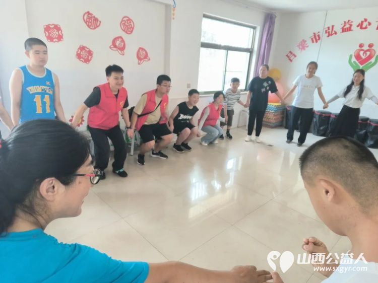 手拉手向前走画美陪伴更美 吕梁市离石区青年志愿者协会携手中国太平在吕梁市弘益心青年服务中心与心青年们开启了一场爱心之旅 - 第3张 - 山西公益人 手拉手向前走画美陪伴更美 吕梁市离石区青年志愿者协会携手中国太平在吕梁市弘益心青年服务中心与心青年们开启了一场爱心之旅 - 第3张