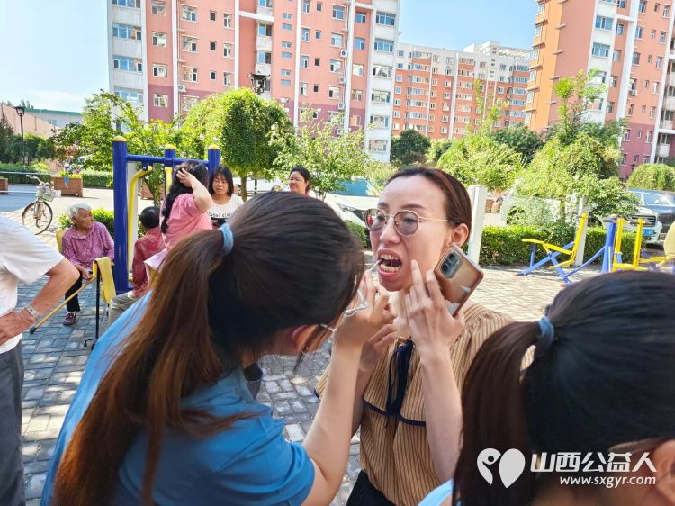 志愿服务进社区健康活动暖人心 介休市敬老协会走进北关街道彦博路社区永康嘉苑服务老人 - 第11张 - 山西公益人 志愿服务进社区健康活动暖人心 介休市敬老协会走进北关街道彦博路社区永康嘉苑服务老人 - 第11张