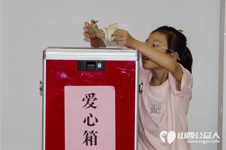 太原市小店区营盘街道南内环街二社区举行“省一天零用钱、送环卫工人一份清凉”的活动 - 第9张 - 山西公益人 太原市小店区营盘街道南内环街二社区举行“省一天零用钱、送环卫工人一份清凉”的活动 - 第9张