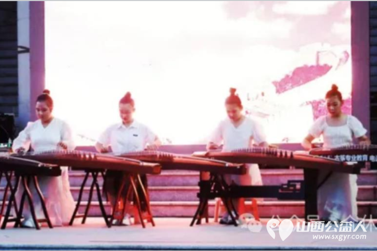 同庆建军佳节,共叙鱼水深情——介休市北关街道彦博路社区志愿者协会庆八一晚会圆满落幕 - 第5张 - 山西公益人 同庆建军佳节,共叙鱼水深情——介休市北关街道彦博路社区志愿者协会庆八一晚会圆满落幕 - 第5张