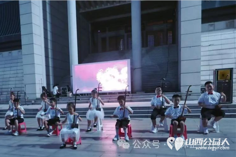 同庆建军佳节,共叙鱼水深情——介休市北关街道彦博路社区志愿者协会庆八一晚会圆满落幕 - 第6张 - 山西公益人 同庆建军佳节,共叙鱼水深情——介休市北关街道彦博路社区志愿者协会庆八一晚会圆满落幕 - 第6张