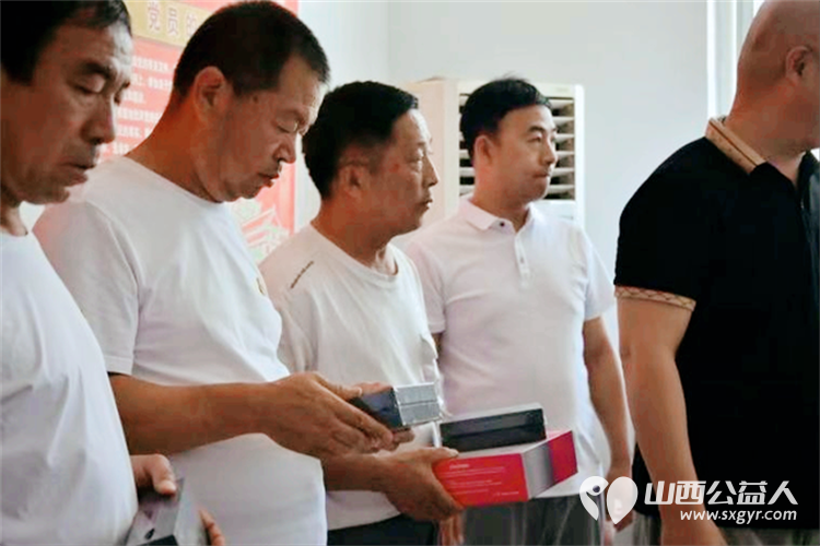 共青团阳曲县委携手太原好人张会芳及爱心企业开展2024年“八一”慰问活动 - 第2张