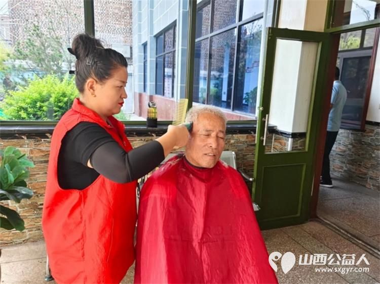 介休市敬老协会孝善行之敬老爱老助老行动志愿者走进义安镇北辛武村服务老人 - 第6张 - 山西公益人 介休市敬老协会孝善行之敬老爱老助老行动志愿者走进义安镇北辛武村服务老人 - 第6张