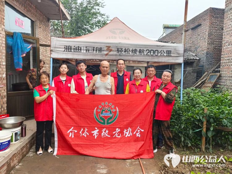 介休市敬老协会志愿者走进义安镇北辛武村入户84岁曹玉云家中帮助料理家务 - 第1张 - 山西公益人 介休市敬老协会志愿者走进义安镇北辛武村入户84岁曹玉云家中帮助料理家务 - 第1张