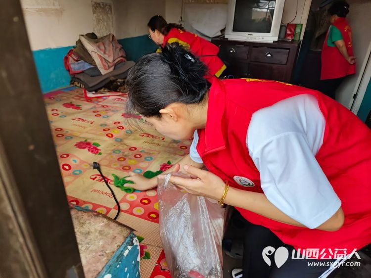 介休市敬老协会志愿者走进义安镇北辛武村入户76岁脑梗低保杨三儿家帮助料理家务 - 第19张 - 山西公益人 介休市敬老协会志愿者走进义安镇北辛武村入户76岁脑梗低保杨三儿家帮助料理家务 - 第19张