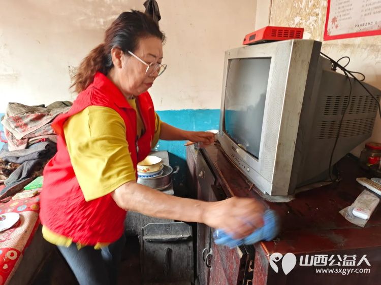 介休市敬老协会志愿者走进义安镇北辛武村入户76岁脑梗低保杨三儿家帮助料理家务 - 第18张 - 山西公益人 介休市敬老协会志愿者走进义安镇北辛武村入户76岁脑梗低保杨三儿家帮助料理家务 - 第18张