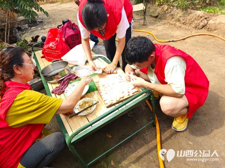 介休市敬老协会志愿者走进义安镇北辛武村入户76岁脑梗低保杨三儿家帮助料理家务 - 第15张 - 山西公益人 介休市敬老协会志愿者走进义安镇北辛武村入户76岁脑梗低保杨三儿家帮助料理家务 - 第15张