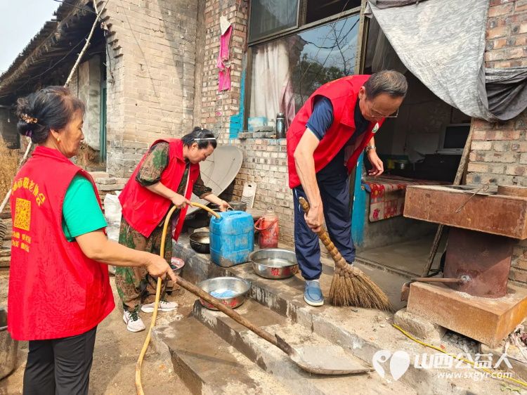 介休市敬老协会志愿者走进义安镇北辛武村入户76岁脑梗低保杨三儿家帮助料理家务 - 第13张 - 山西公益人 介休市敬老协会志愿者走进义安镇北辛武村入户76岁脑梗低保杨三儿家帮助料理家务 - 第13张