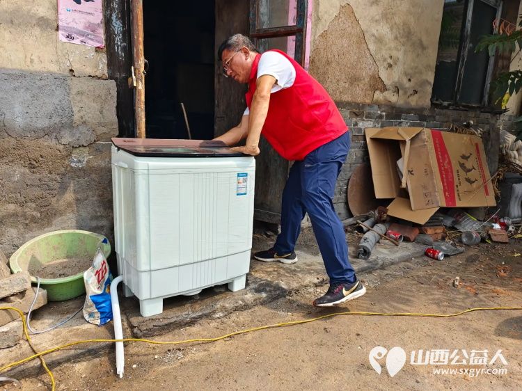 介休市敬老协会志愿者走进义安镇北辛武村入户76岁脑梗低保杨三儿家帮助料理家务 - 第12张 - 山西公益人 介休市敬老协会志愿者走进义安镇北辛武村入户76岁脑梗低保杨三儿家帮助料理家务 - 第12张