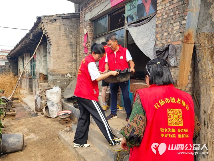 介休市敬老协会志愿者走进义安镇北辛武村入户76岁脑梗低保杨三儿家帮助料理家务 - 第7张 - 山西公益人 介休市敬老协会志愿者走进义安镇北辛武村入户76岁脑梗低保杨三儿家帮助料理家务 - 第7张