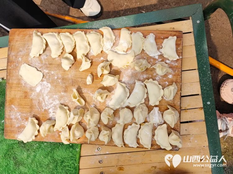 介休市敬老协会志愿者走进义安镇北辛武村入户76岁脑梗低保杨三儿家帮助料理家务 - 第17张 - 山西公益人 介休市敬老协会志愿者走进义安镇北辛武村入户76岁脑梗低保杨三儿家帮助料理家务 - 第17张