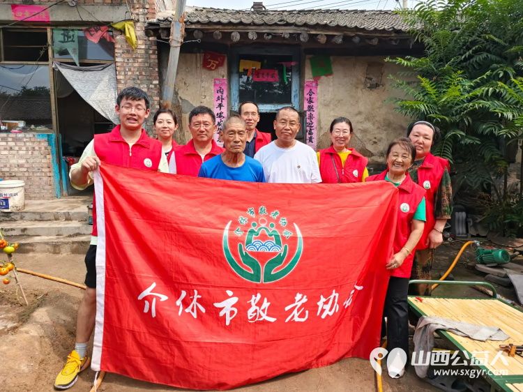 介休市敬老协会志愿者走进义安镇北辛武村入户76岁脑梗低保杨三儿家帮助料理家务 - 第1张 - 山西公益人 介休市敬老协会志愿者走进义安镇北辛武村入户76岁脑梗低保杨三儿家帮助料理家务 - 第1张