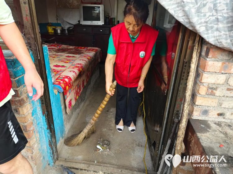 介休市敬老协会志愿者走进义安镇北辛武村入户76岁脑梗低保杨三儿家帮助料理家务 - 第20张 - 山西公益人 介休市敬老协会志愿者走进义安镇北辛武村入户76岁脑梗低保杨三儿家帮助料理家务 - 第20张