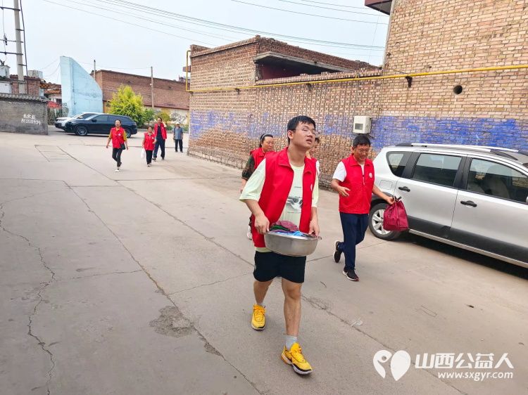 介休市敬老协会志愿者走进义安镇北辛武村入户76岁脑梗低保杨三儿家帮助料理家务 - 第21张 - 山西公益人 介休市敬老协会志愿者走进义安镇北辛武村入户76岁脑梗低保杨三儿家帮助料理家务 - 第21张