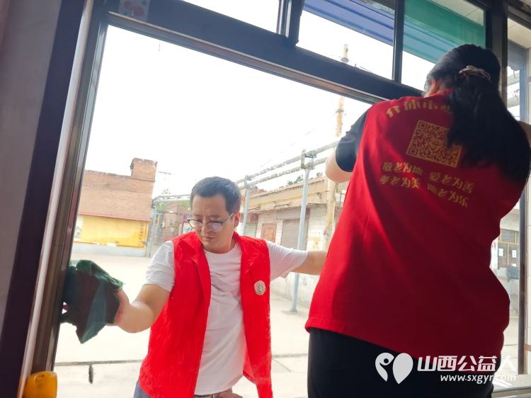 介休市义安镇北辛武村88岁特困老人郭树信家中迎来介休市敬老协会志愿者帮助料理家务 - 第12张 - 山西公益人 介休市义安镇北辛武村88岁特困老人郭树信家中迎来介休市敬老协会志愿者帮助料理家务 - 第12张