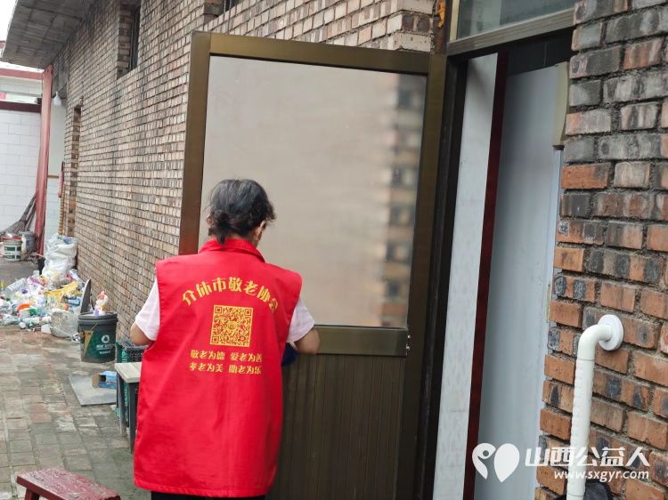 介休市义安镇北辛武村88岁特困老人郭树信家中迎来介休市敬老协会志愿者帮助料理家务 - 第13张 - 山西公益人 介休市义安镇北辛武村88岁特困老人郭树信家中迎来介休市敬老协会志愿者帮助料理家务 - 第13张