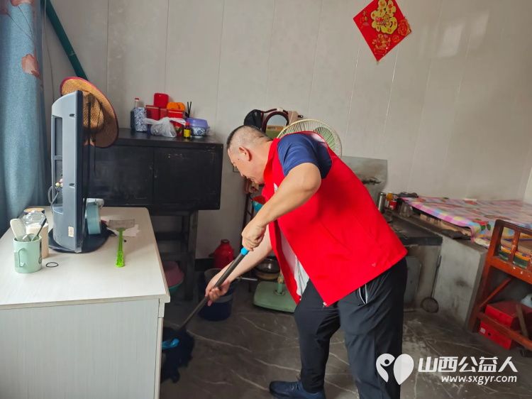 介休市义安镇北辛武村88岁特困老人郭树信家中迎来介休市敬老协会志愿者帮助料理家务 - 第10张 - 山西公益人 介休市义安镇北辛武村88岁特困老人郭树信家中迎来介休市敬老协会志愿者帮助料理家务 - 第10张