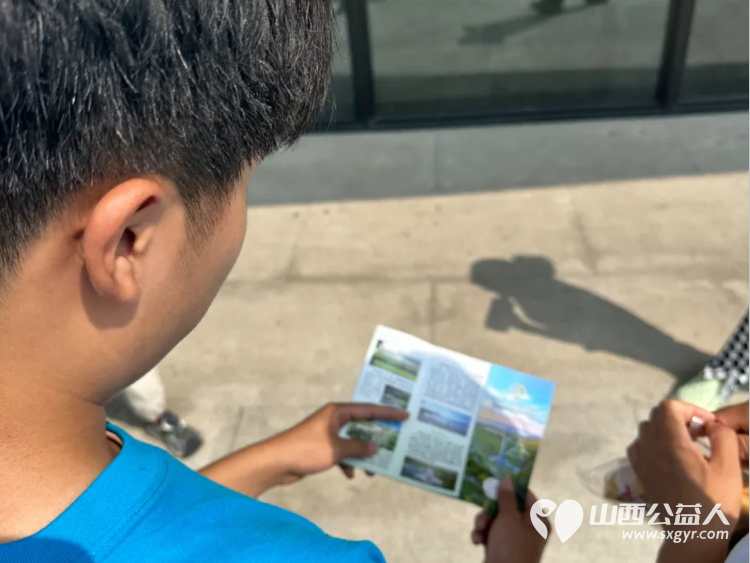 正能量公益山西应用科技学院团队组织共建大美长治共享绿色未来三下乡社会实践活动在漳泽湖国家湿地公园清理卫生 - 第6张