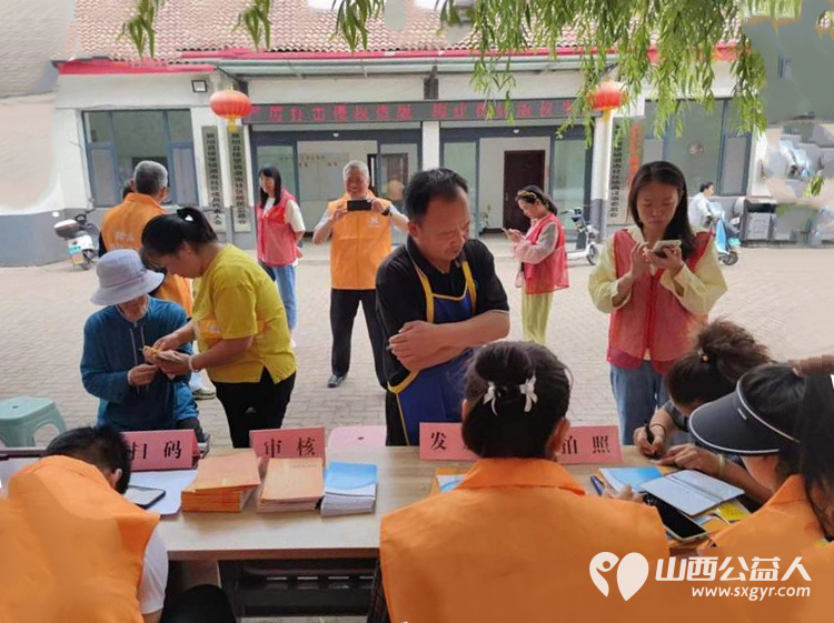 长治市阳光困境儿童帮扶协会在长治市各社区街道开展用爱让你回家免费为老年人发放微信手环60只 - 第6张 - 山西公益人 长治市阳光困境儿童帮扶协会在长治市各社区街道开展用爱让你回家免费为老年人发放微信手环60只 - 第6张