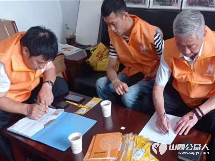 长治市阳光困境儿童帮扶协会在长治市各社区街道开展用爱让你回家免费为老年人发放微信手环60只 - 第10张 - 山西公益人 长治市阳光困境儿童帮扶协会在长治市各社区街道开展用爱让你回家免费为老年人发放微信手环60只 - 第10张