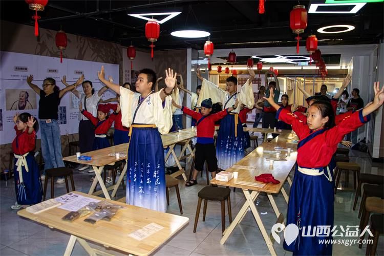 小店区营盘街道南内环街二社区开展我是中华小药童暑期研学活动孩子们学中医知识制作大山楂丸 - 第5张 - 山西公益人 小店区营盘街道南内环街二社区开展我是中华小药童暑期研学活动孩子们学中医知识制作大山楂丸 - 第5张