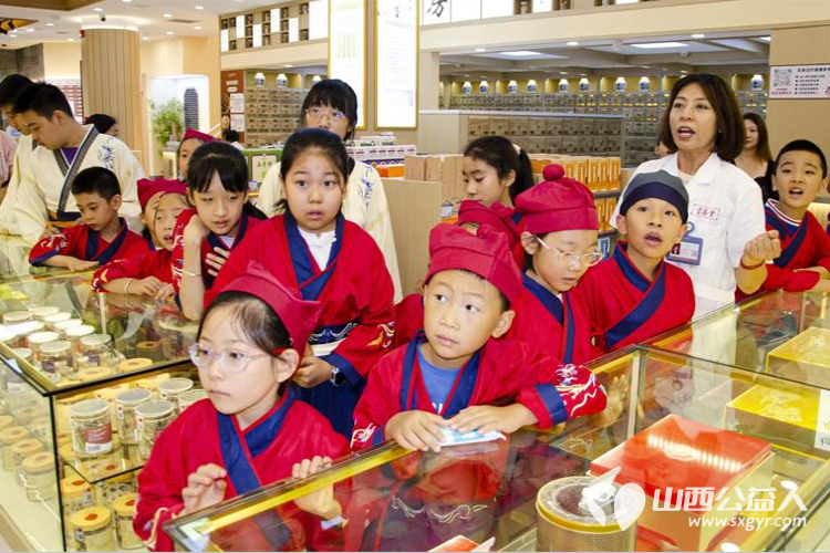 小店区营盘街道南内环街二社区开展我是中华小药童暑期研学活动孩子们学中医知识制作大山楂丸 - 第6张 - 山西公益人 小店区营盘街道南内环街二社区开展我是中华小药童暑期研学活动孩子们学中医知识制作大山楂丸 - 第6张