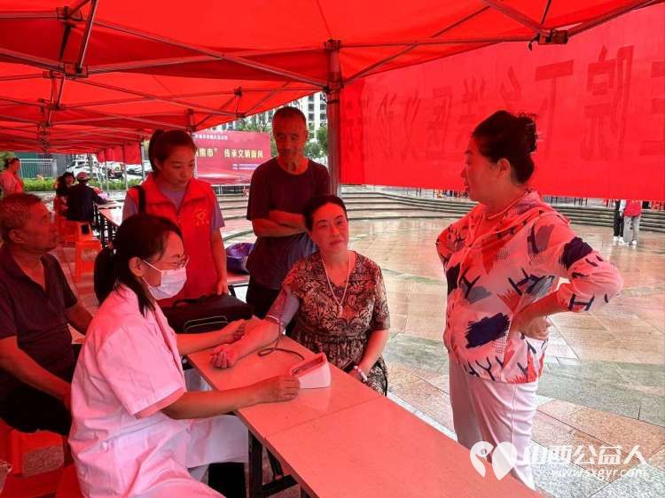 武乡县太东社区新时代文明实践站举办“乐享文明集市 传承文明新风”活动集中开展义诊服务理发服务等多类便民服务 - 第7张