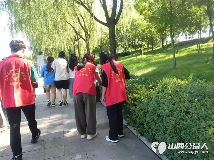 文水县爱心帮扶志愿者协会组织大学生志愿者开展新时代文明实践活动保护文峪河清理环境卫生 - 第10张