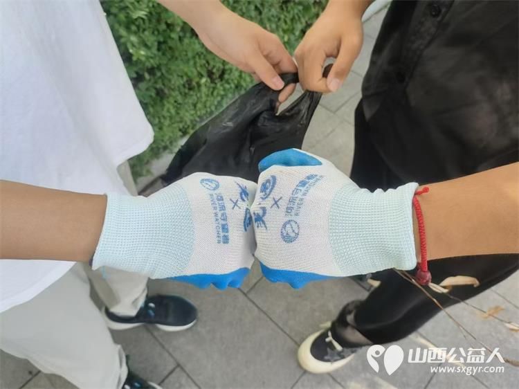 文水县爱心帮扶志愿者协会组织大学生志愿者开展新时代文明实践活动保护文峪河清理环境卫生 - 第20张