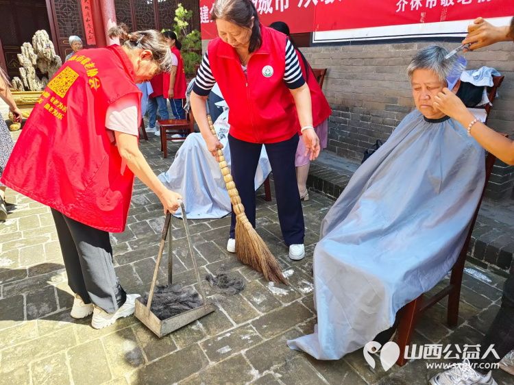 8月10日介休市敬老协会敬老爱老助老活动在张兰镇旧新堡村举行为老人们免费理发义诊 - 第31张 - 山西公益人 8月10日介休市敬老协会敬老爱老助老活动在张兰镇旧新堡村举行为老人们免费理发义诊 - 第31张