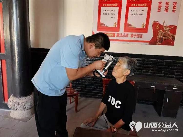 8月10日介休市敬老协会敬老爱老助老活动在张兰镇旧新堡村举行为老人们免费理发义诊 - 第17张 - 山西公益人 8月10日介休市敬老协会敬老爱老助老活动在张兰镇旧新堡村举行为老人们免费理发义诊 - 第17张