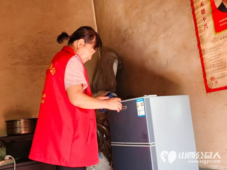 介休市张兰镇旧新堡村91岁特困老人侯怀钰家中迎来介休市敬老协会敬老爱老助老志愿者 - 第10张 - 山西公益人 介休市张兰镇旧新堡村91岁特困老人侯怀钰家中迎来介休市敬老协会敬老爱老助老志愿者 - 第10张