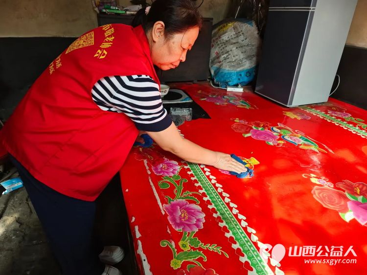 介休市张兰镇旧新堡村91岁特困老人侯怀钰家中迎来介休市敬老协会敬老爱老助老志愿者 - 第12张 - 山西公益人 介休市张兰镇旧新堡村91岁特困老人侯怀钰家中迎来介休市敬老协会敬老爱老助老志愿者 - 第12张