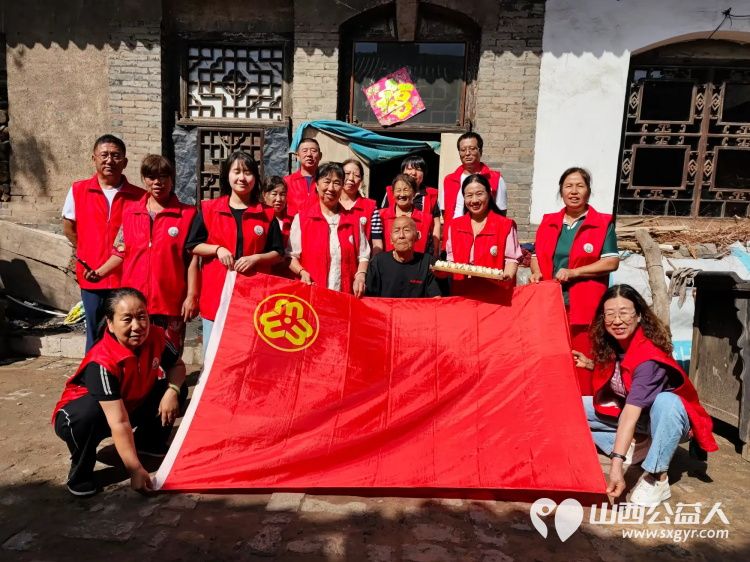 介休市张兰镇旧新堡村91岁特困老人侯怀钰家中迎来介休市敬老协会敬老爱老助老志愿者 - 第1张 - 山西公益人 介休市张兰镇旧新堡村91岁特困老人侯怀钰家中迎来介休市敬老协会敬老爱老助老志愿者 - 第1张