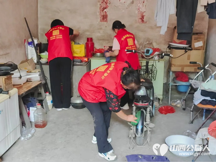 介休市张兰镇旧新堡村85岁特困老人张学祥家中迎来介休市敬老协会敬老爱老助老志愿者 - 第20张 - 山西公益人 介休市张兰镇旧新堡村85岁特困老人张学祥家中迎来介休市敬老协会敬老爱老助老志愿者 - 第20张