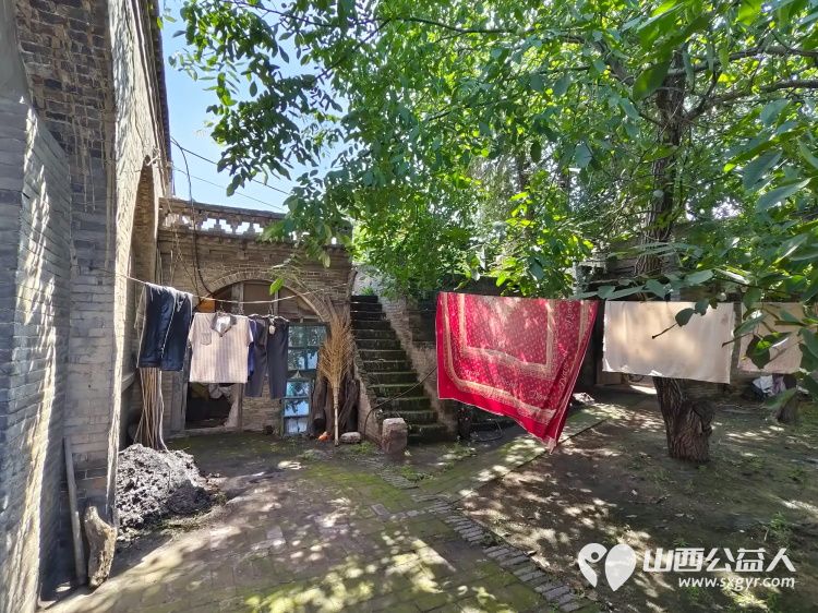 介休市张兰镇旧新堡村85岁特困老人张学祥家中迎来介休市敬老协会敬老爱老助老志愿者 - 第18张 - 山西公益人 介休市张兰镇旧新堡村85岁特困老人张学祥家中迎来介休市敬老协会敬老爱老助老志愿者 - 第18张