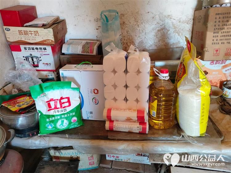寿阳县卡卡公益协会组织志愿者慰问贫困户送去米面油生活用品 - 第8张 - 山西公益人 寿阳县卡卡公益协会组织志愿者慰问贫困户送去米面油生活用品 - 第8张