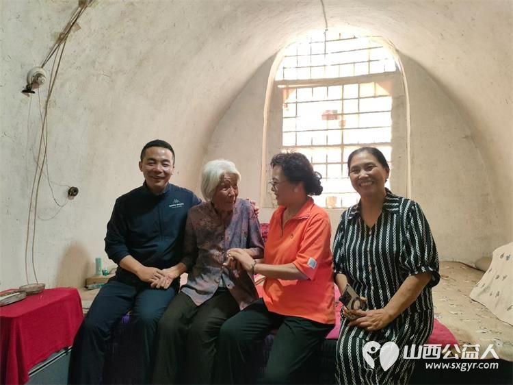 寿阳县卡卡公益协会组织志愿者慰问贫困户送去米面油生活用品 - 第1张 - 山西公益人 寿阳县卡卡公益协会组织志愿者慰问贫困户送去米面油生活用品 - 第1张