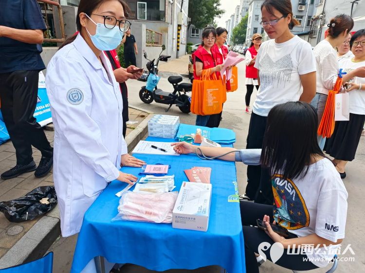 志愿服务进社区8月14日介休市敬老协会组织志愿者走进西南街道南河沿街社区为老人们免费服务 - 第38张 - 山西公益人 志愿服务进社区8月14日介休市敬老协会组织志愿者走进西南街道南河沿街社区为老人们免费服务 - 第38张