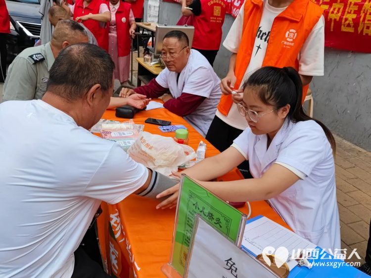 志愿服务进社区8月14日介休市敬老协会组织志愿者走进西南街道南河沿街社区为老人们免费服务 - 第25张 - 山西公益人 志愿服务进社区8月14日介休市敬老协会组织志愿者走进西南街道南河沿街社区为老人们免费服务 - 第25张