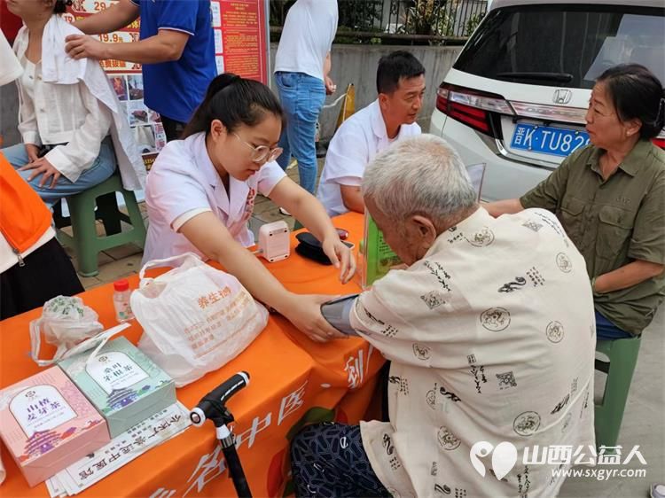 志愿服务进社区8月14日介休市敬老协会组织志愿者走进西南街道南河沿街社区为老人们免费服务 - 第22张 - 山西公益人 志愿服务进社区8月14日介休市敬老协会组织志愿者走进西南街道南河沿街社区为老人们免费服务 - 第22张