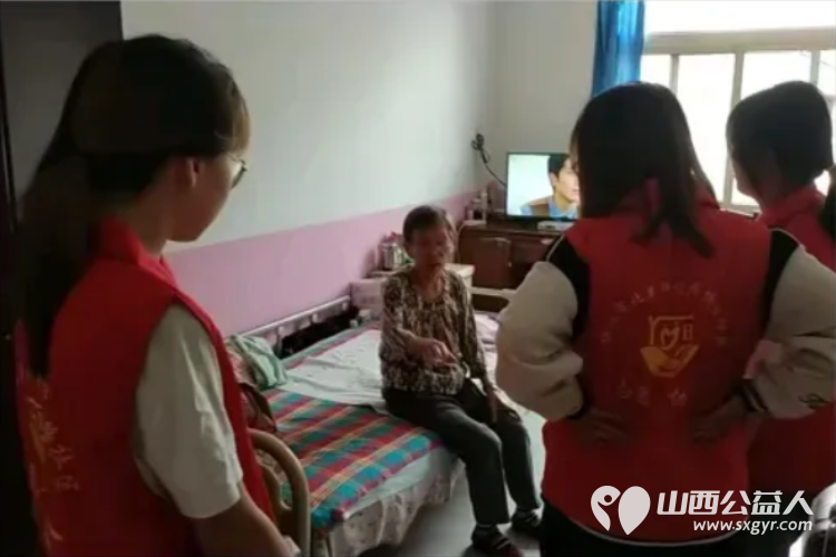 介休市北关街道彦博路社区志愿者协会去福源老年公寓开展“爱心陪伴 温情传递”志愿活动 - 第3张 - 山西公益人 介休市北关街道彦博路社区志愿者协会去福源老年公寓开展“爱心陪伴 温情传递”志愿活动 - 第3张