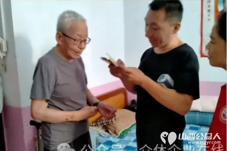 介休市北关街道彦博路社区志愿者协会去福源老年公寓开展“爱心陪伴 温情传递”志愿活动 - 第7张 - 山西公益人 介休市北关街道彦博路社区志愿者协会去福源老年公寓开展“爱心陪伴 温情传递”志愿活动 - 第7张