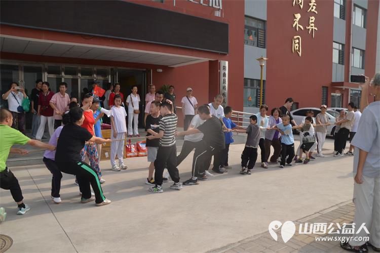 山西省瑜伽学会中老年瑜伽团的会员们来到灵星阳曲校区给孩子们捐赠大绳、洗衣粉消毒液等学习生活物资 - 第4张 - 山西公益人 山西省瑜伽学会中老年瑜伽团的会员们来到灵星阳曲校区给孩子们捐赠大绳、洗衣粉消毒液等学习生活物资 - 第4张
