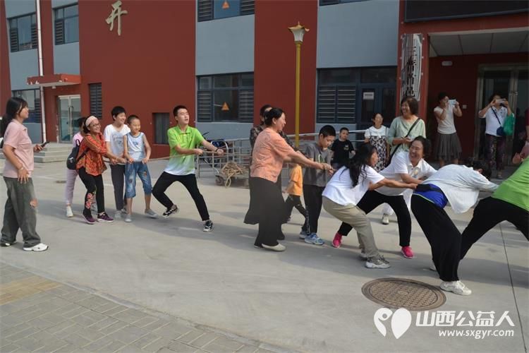 山西省瑜伽学会中老年瑜伽团的会员们来到灵星阳曲校区给孩子们捐赠大绳、洗衣粉消毒液等学习生活物资 - 第5张 - 山西公益人 山西省瑜伽学会中老年瑜伽团的会员们来到灵星阳曲校区给孩子们捐赠大绳、洗衣粉消毒液等学习生活物资 - 第5张