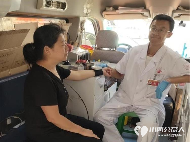 太原市乾泽园社区联合太原市血液中心开展 “无偿献血、凝聚爱心”志愿活动 - 第4张 - 山西公益人 太原市乾泽园社区联合太原市血液中心开展 “无偿献血、凝聚爱心”志愿活动 - 第4张