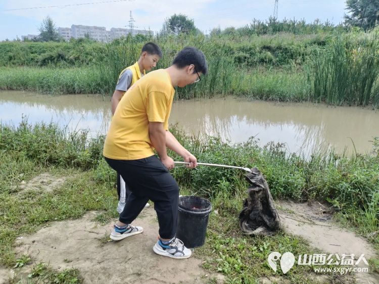 全国生态日,岚县公益365爱心协会志愿者齐聚岚河积极开展净滩行动守护美丽岚河 - 第6张 - 山西公益人 全国生态日,岚县公益365爱心协会志愿者齐聚岚河积极开展净滩行动守护美丽岚河 - 第6张