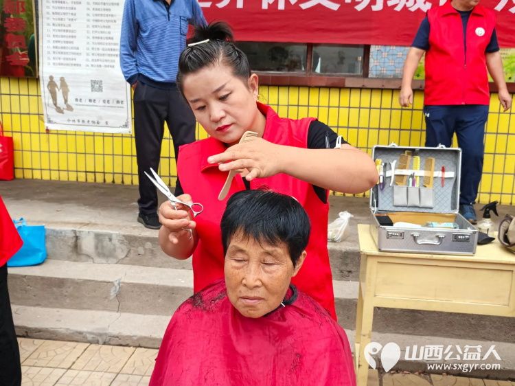 介休市敬老协会“孝善行”之敬老爱老助老行动8月17日走进连福镇东杨屯村为老人免费服务 - 第21张 - 山西公益人 介休市敬老协会“孝善行”之敬老爱老助老行动8月17日走进连福镇东杨屯村为老人免费服务 - 第21张
