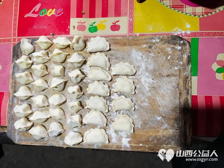 8月17日介休市敬老协会敬老爱老助老行动走进连福镇东杨屯村入户85岁特困老人李丰达家中 - 第9张 - 山西公益人 8月17日介休市敬老协会敬老爱老助老行动走进连福镇东杨屯村入户85岁特困老人李丰达家中 - 第9张